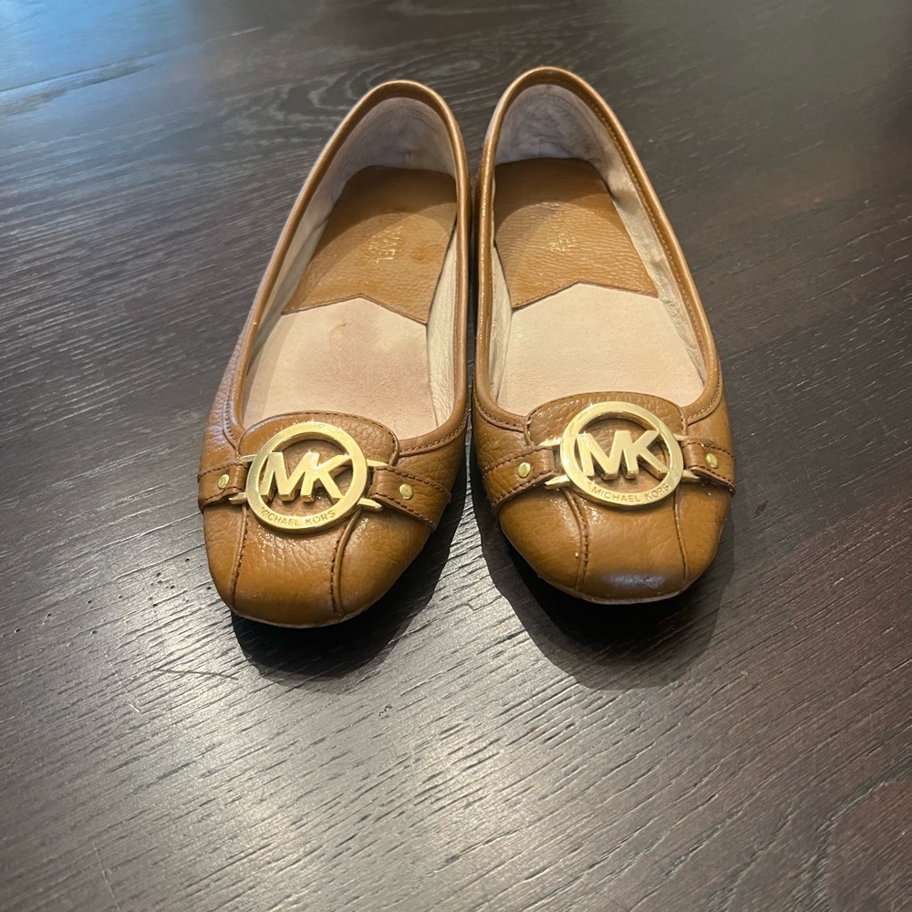 Michael Kors tan ballet flats. Tan size 8